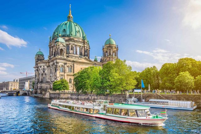 https://newhorizon-travel.com/wp-content/uploads/2018/09/destination-berlin-02-640x427.jpg