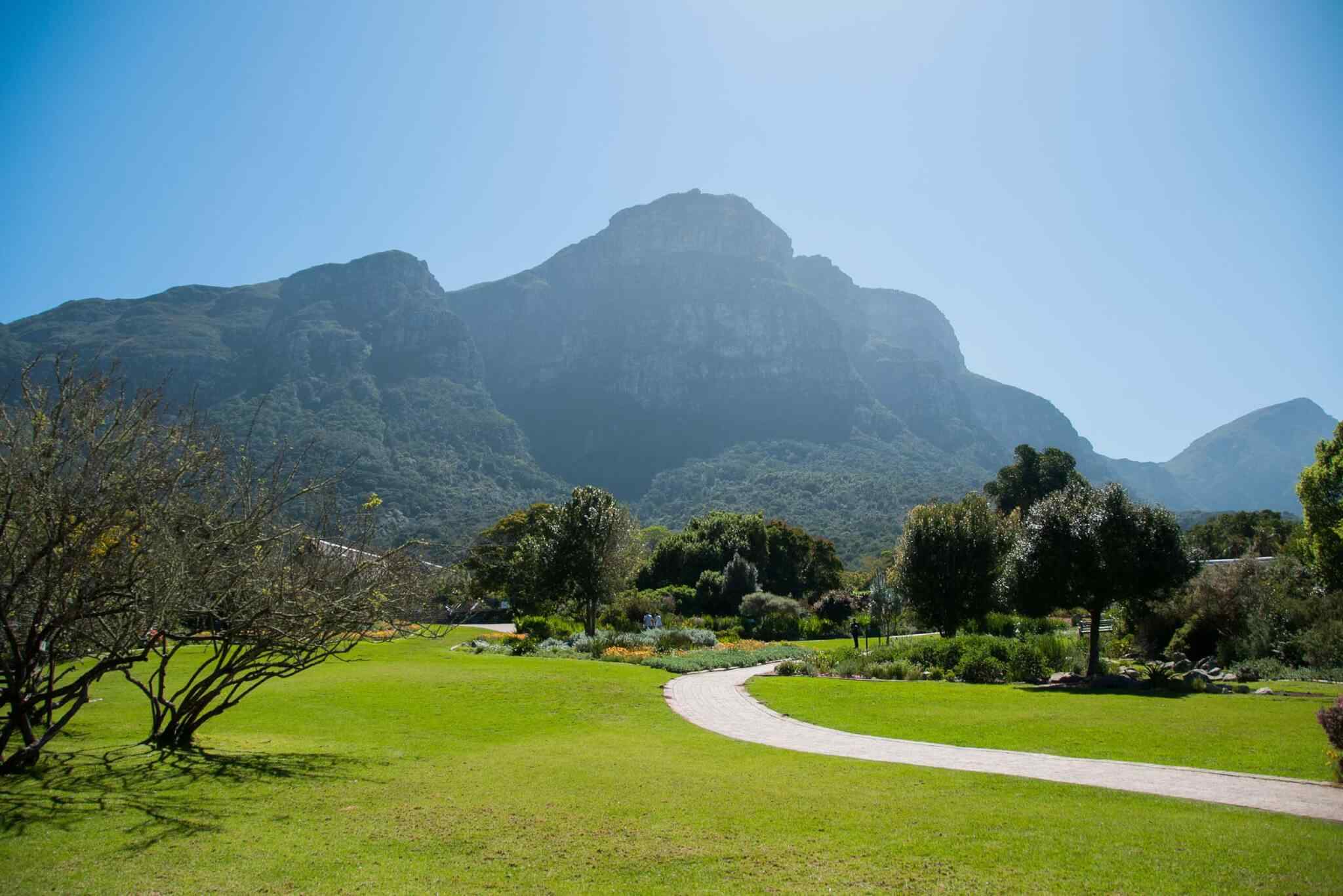 https://newhorizon-travel.com/wp-content/uploads/2018/09/tour-capetown-03.jpg