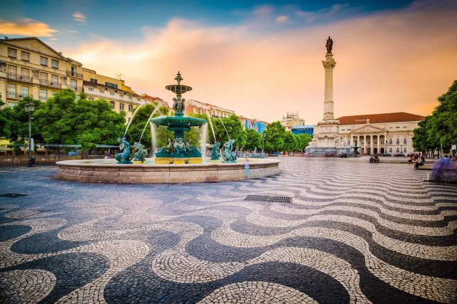 https://newhorizon-travel.com/wp-content/uploads/2018/09/tour-portugal-01-640x427.jpg