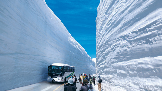 Great Snow Walls cung đường tuyết trắng cao 17 mét ở Nhật Bản
